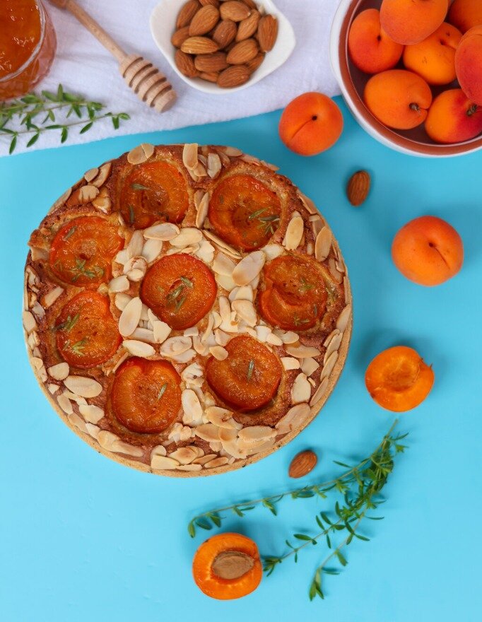 Crostata albicocche, mandorle e timo albicocche, mandorle, timo