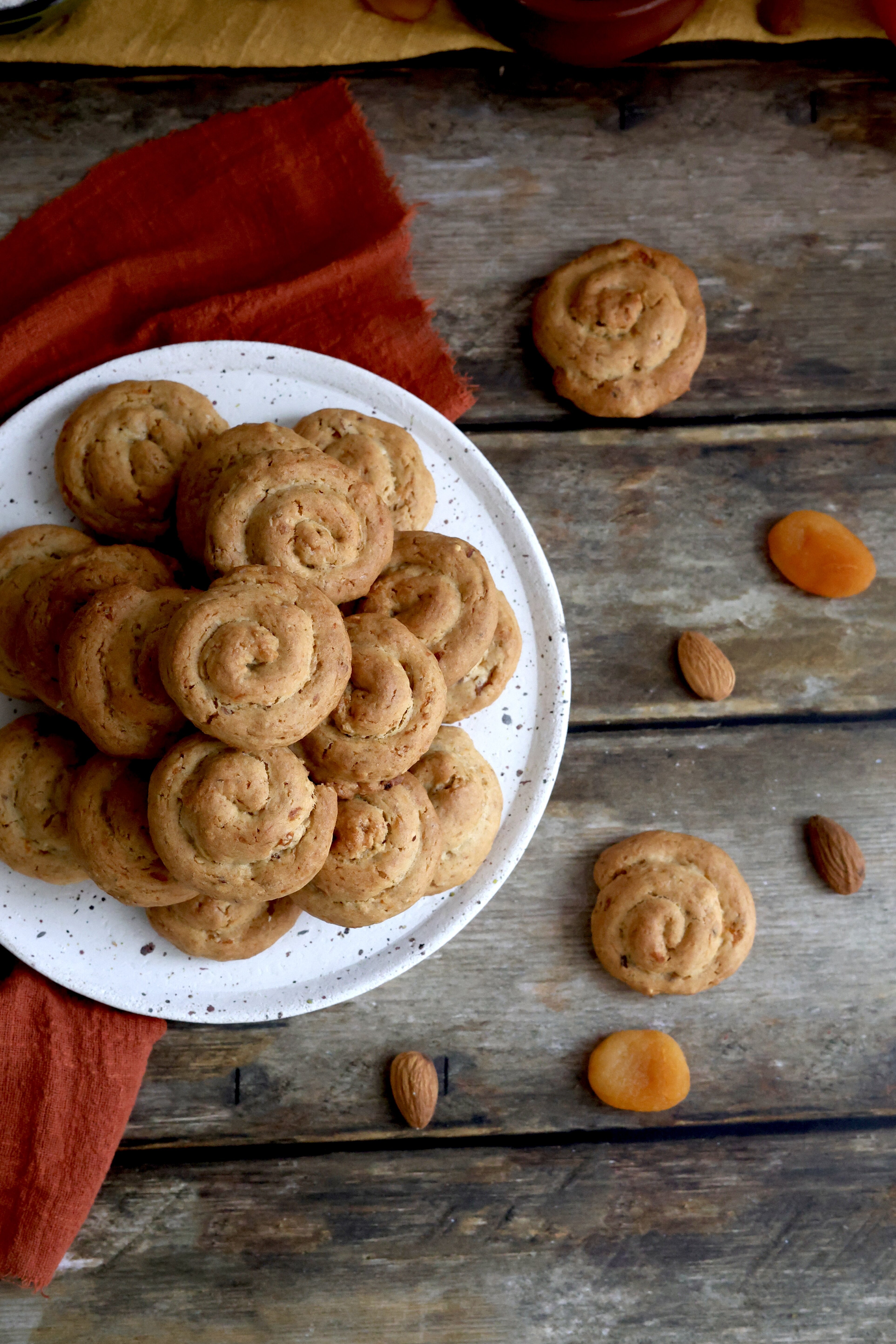 biscottini, albicocche, mandorle