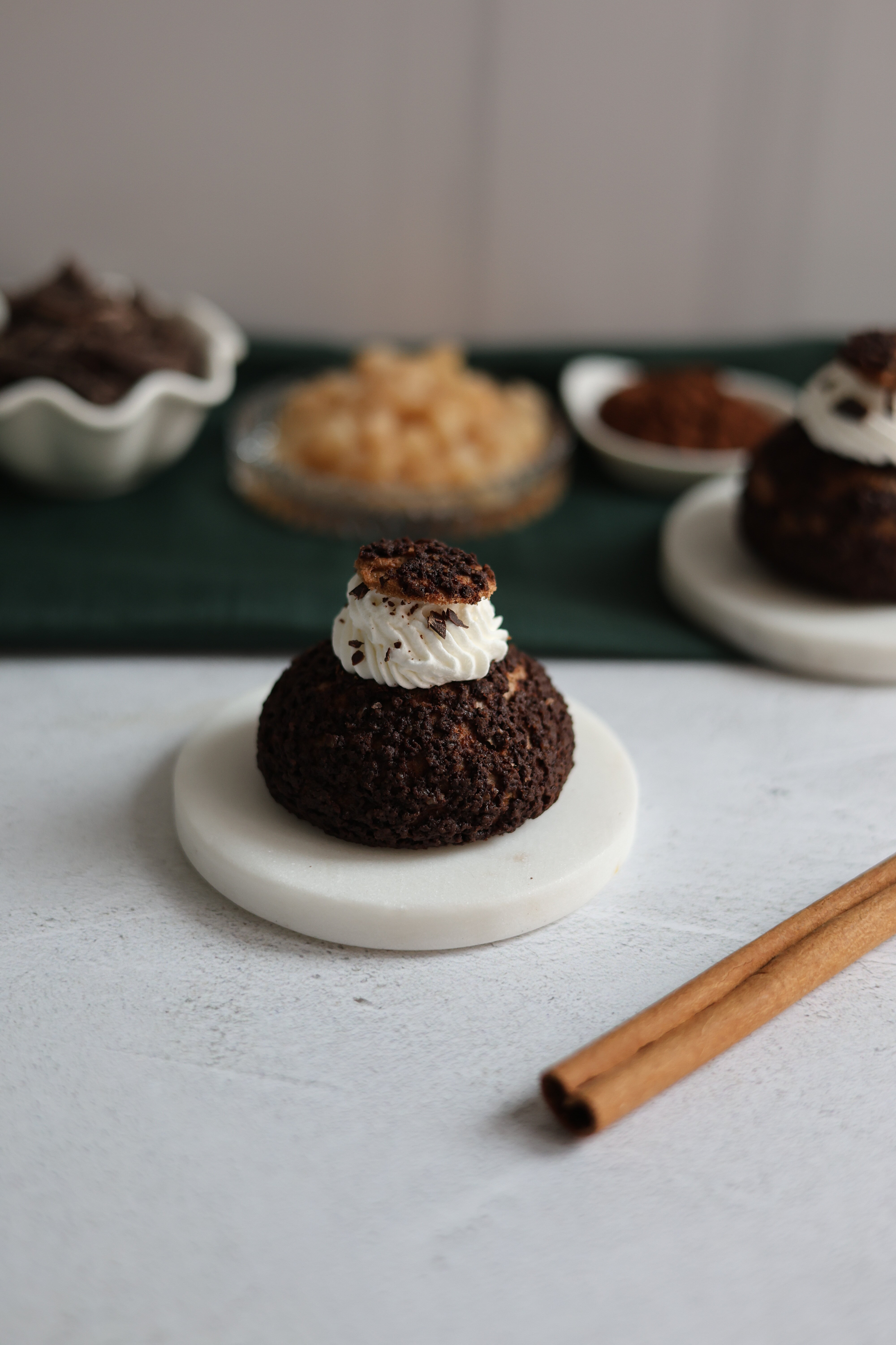 Bignè craquelin cioccolato e pere bignè, craquelin, cacao, pere, cioccolato