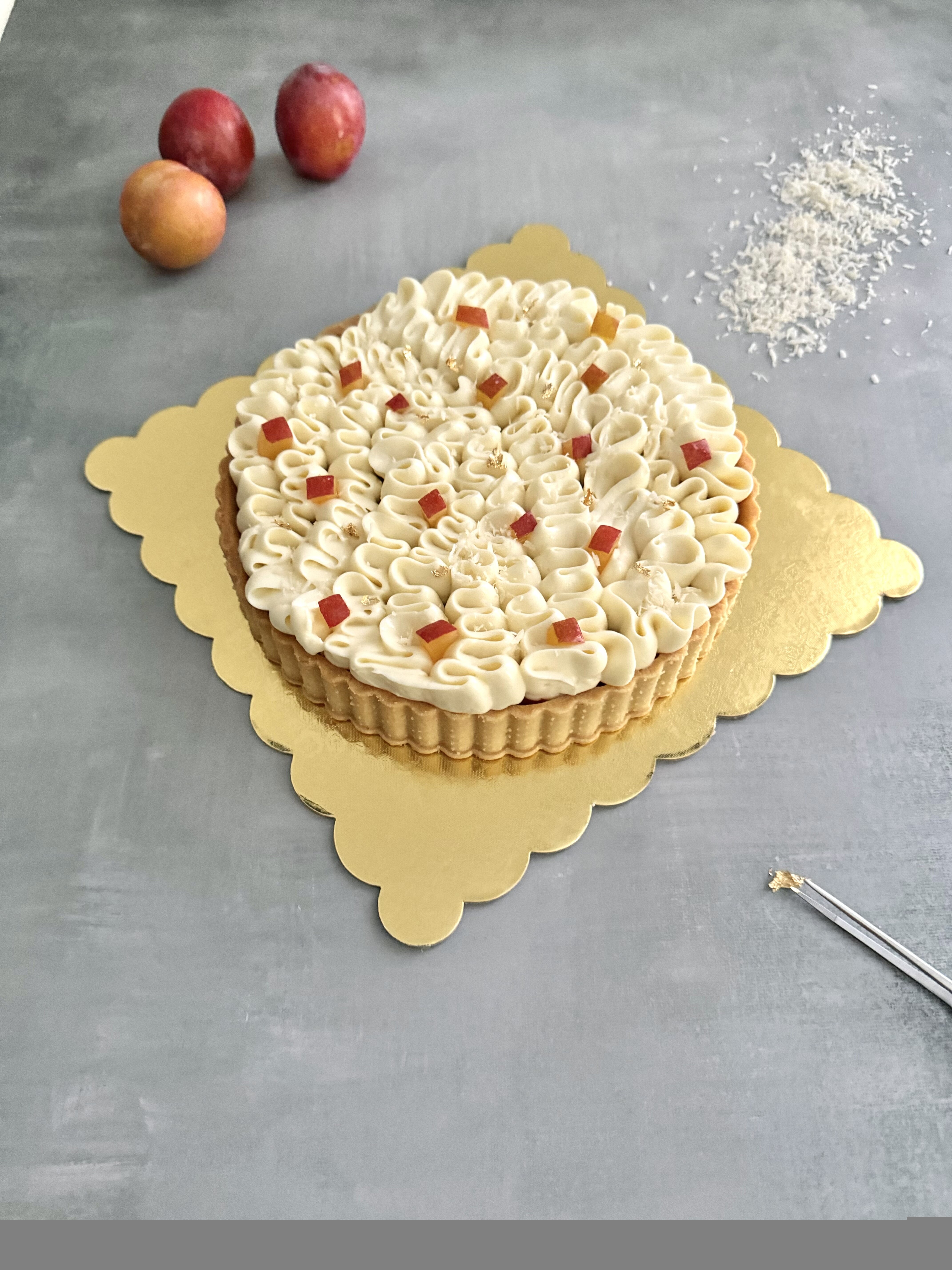 Crostata susine, mandorle e cocco