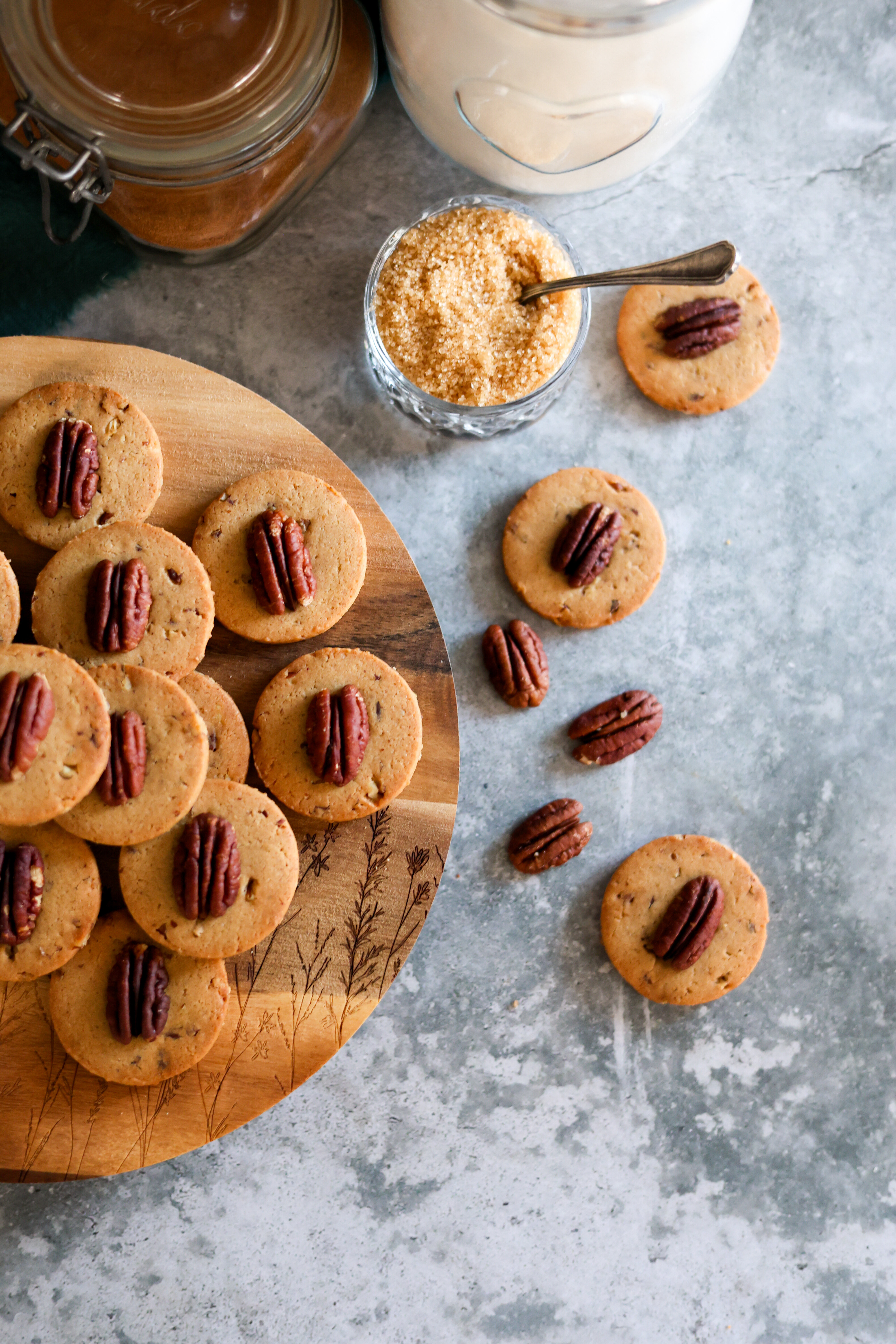 Biscotti alle noci pecan e sciroppo d'acero Biscotti alle noci pecan e sciroppo d'acero