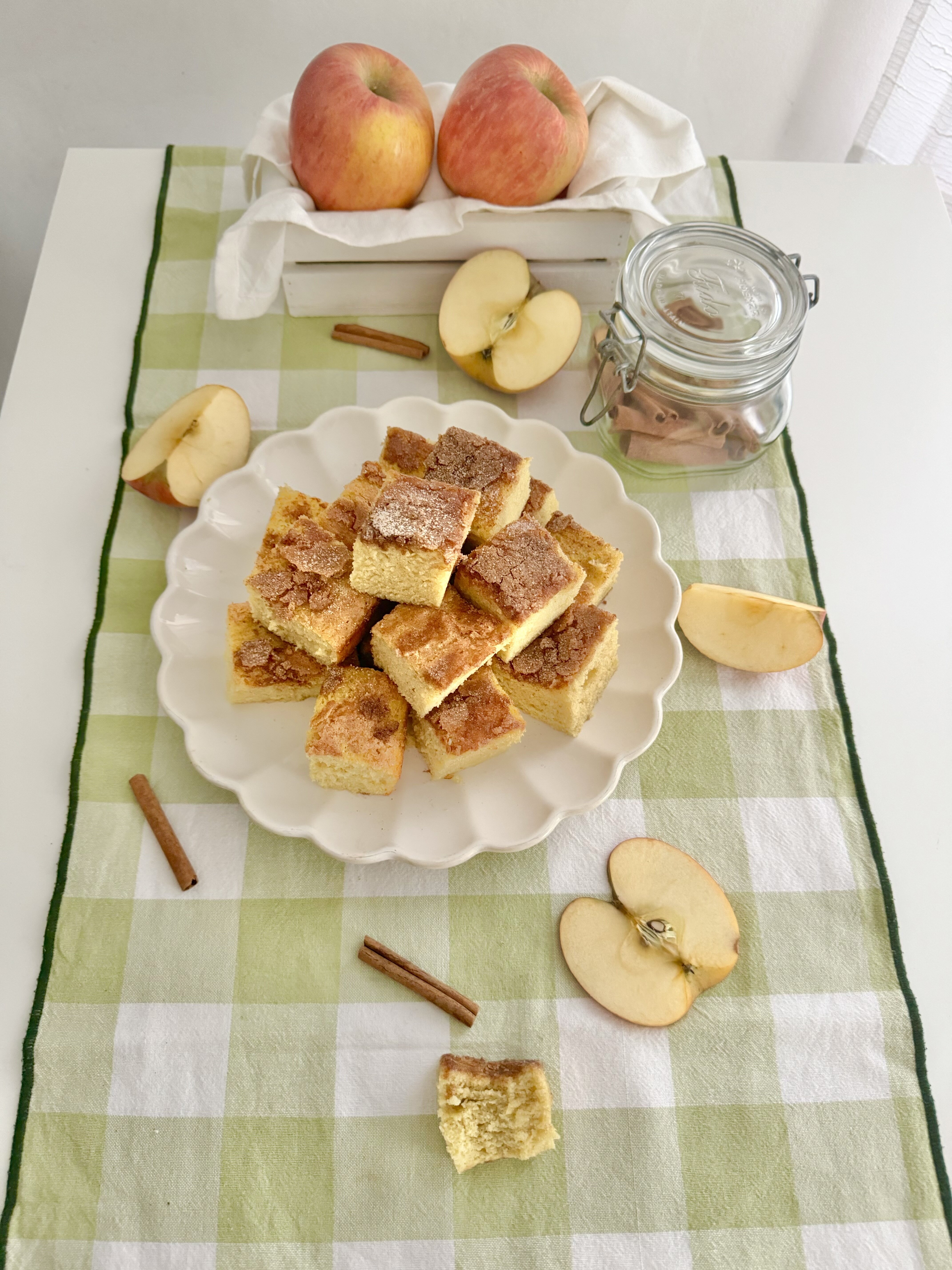 Quadrotti alla mela frullata