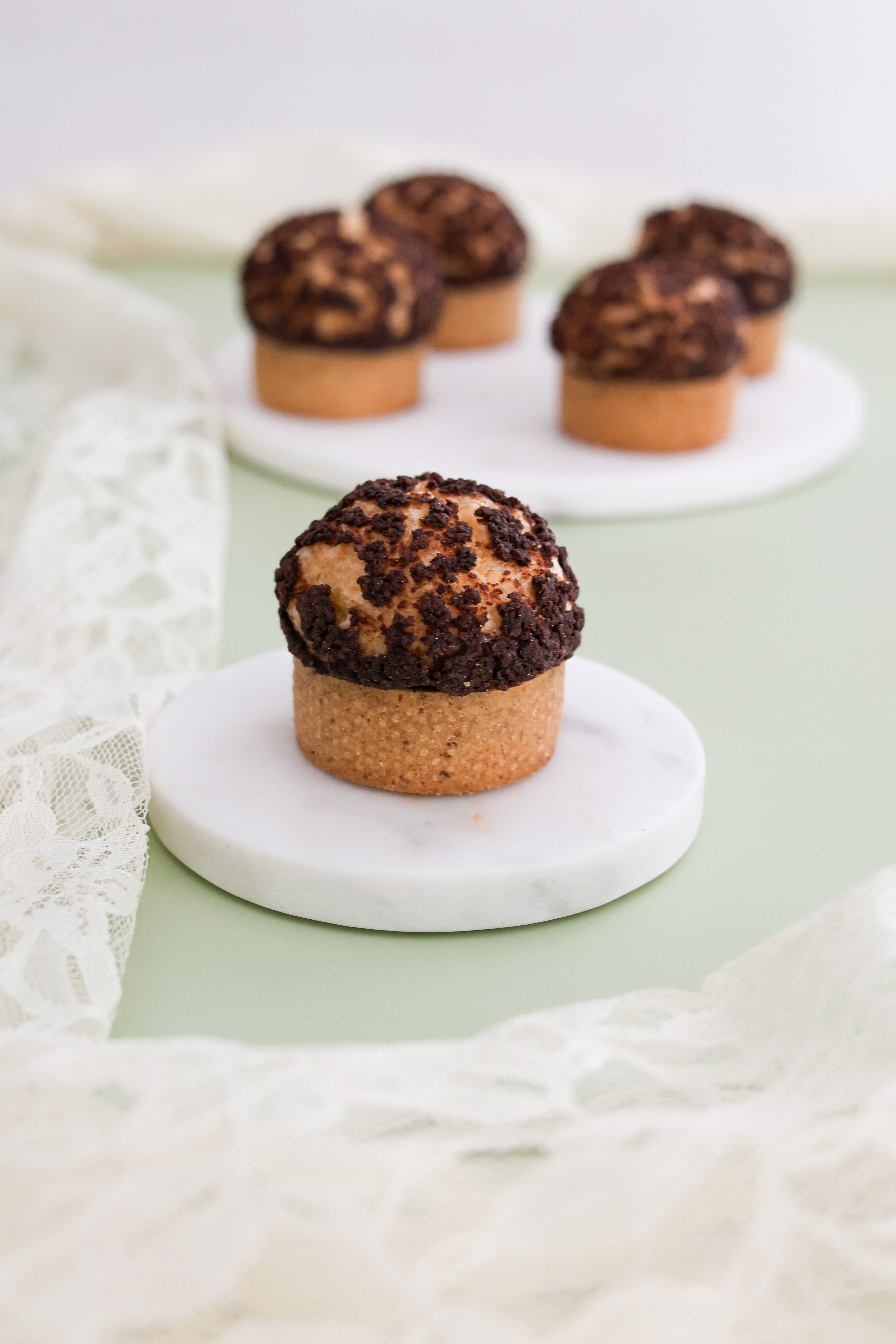 Choux in veste di frolla