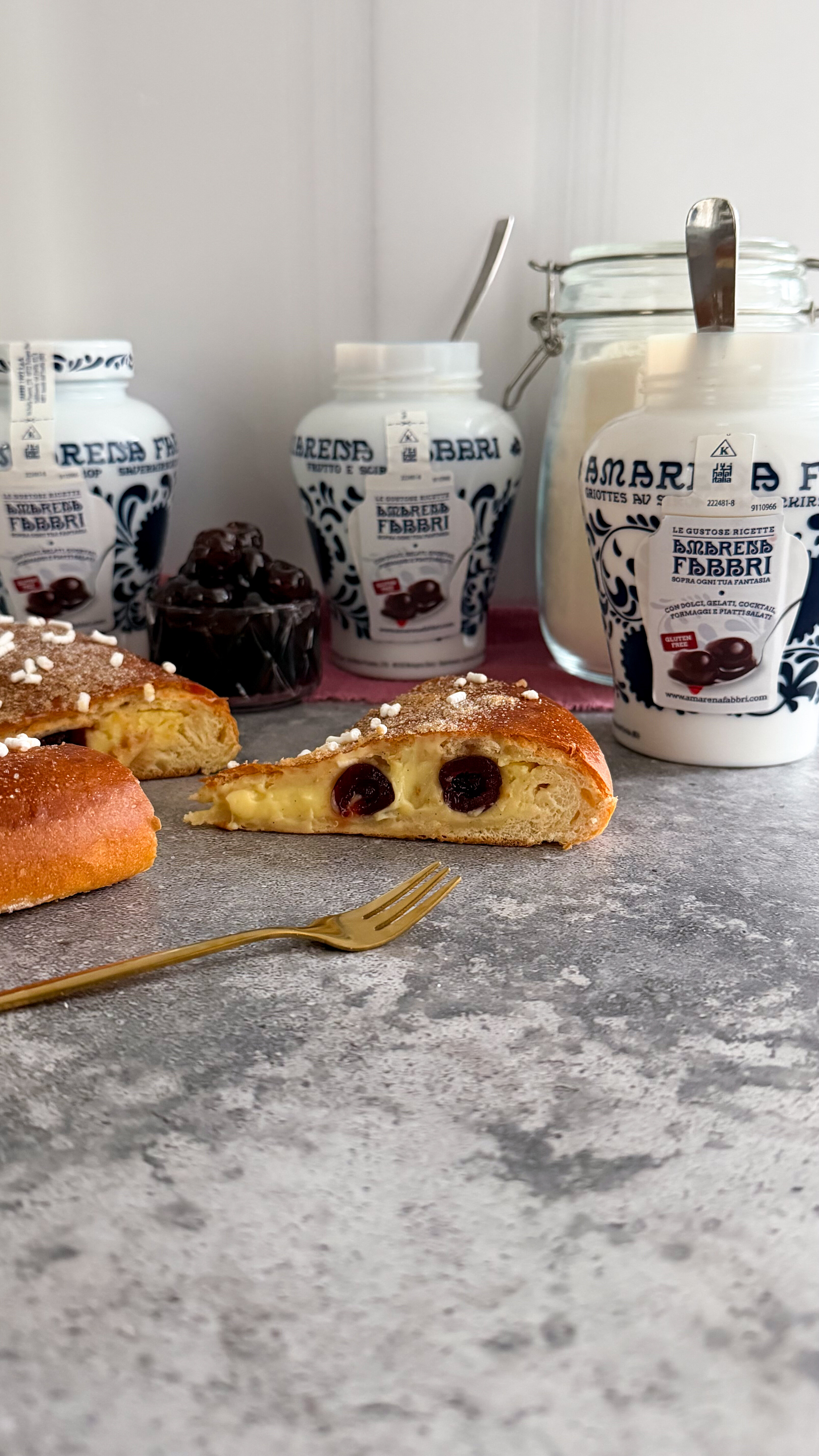 Polacca Aversana: ricetta con crema pasticcera e amarene