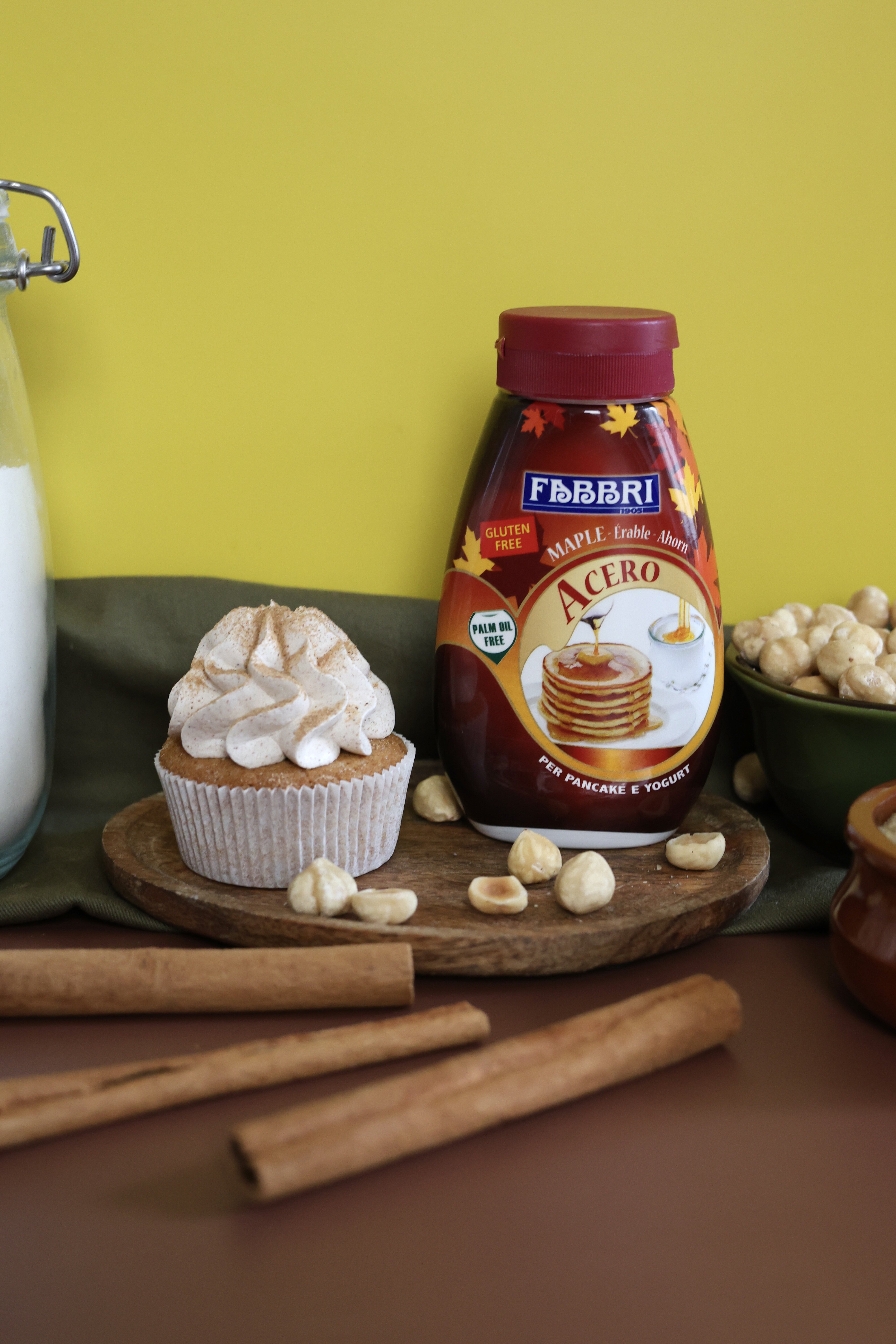 Cupcake alle nocciole, acero e cannella cupcake, nocciole, sciroppo d'acero