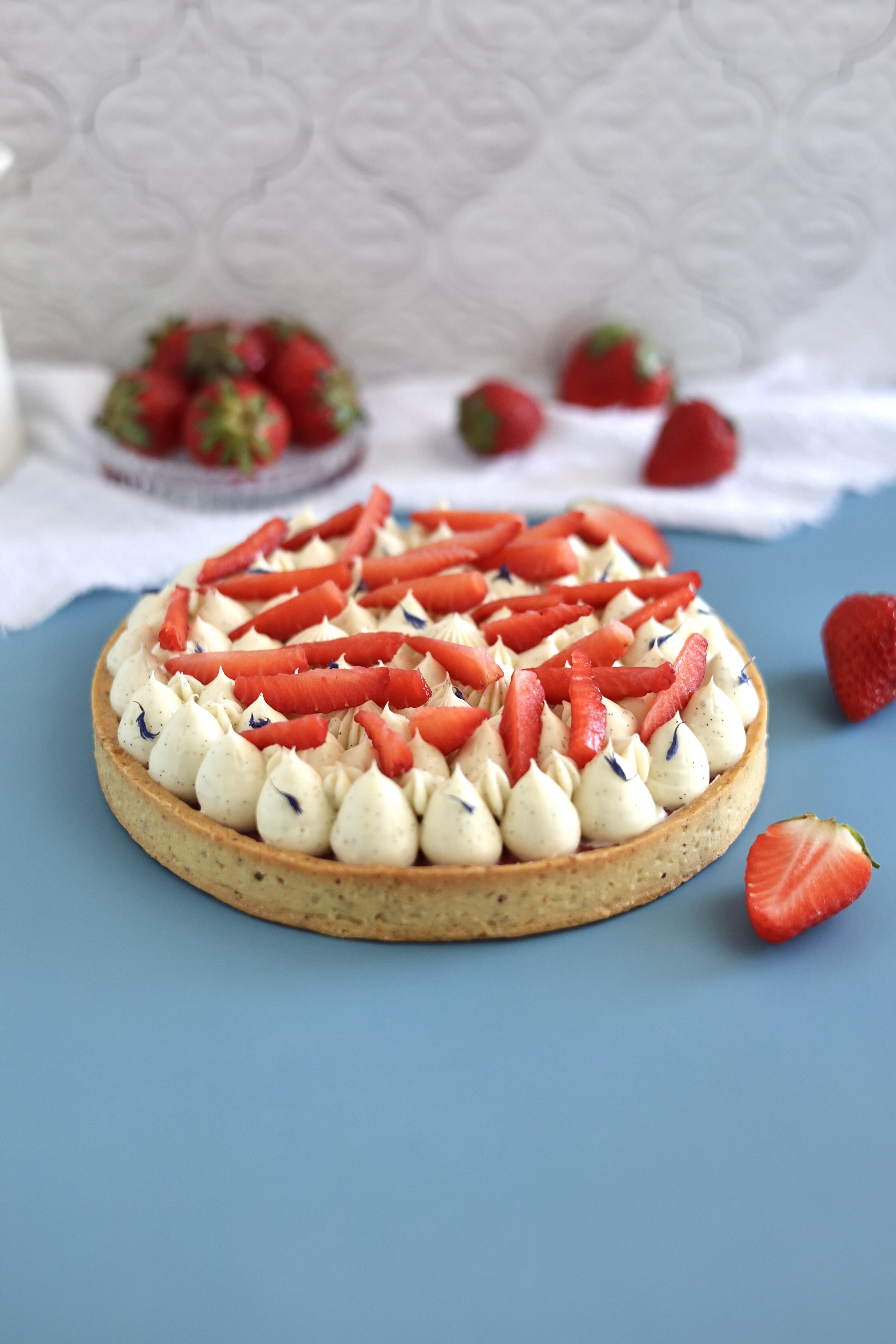Crostata fragole, cioccolato e vaniglia crostata alle fragole, crostata alla crema, fragole e cioccolato