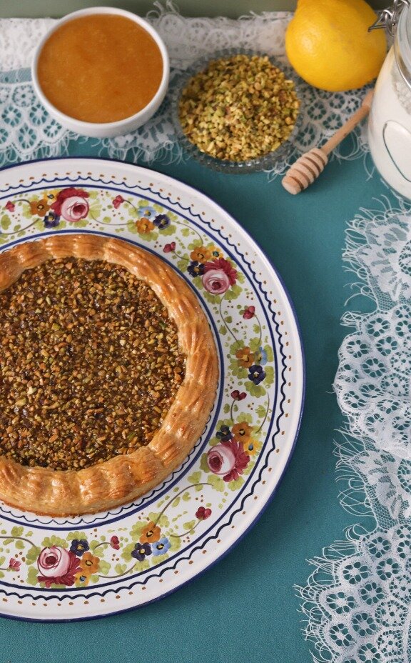 Crostata di frolla montata al mascarpone, marmellata d’arance e pistacchio crostata di frolla montata, mascarpone, marmellata d'arance, pistacchio