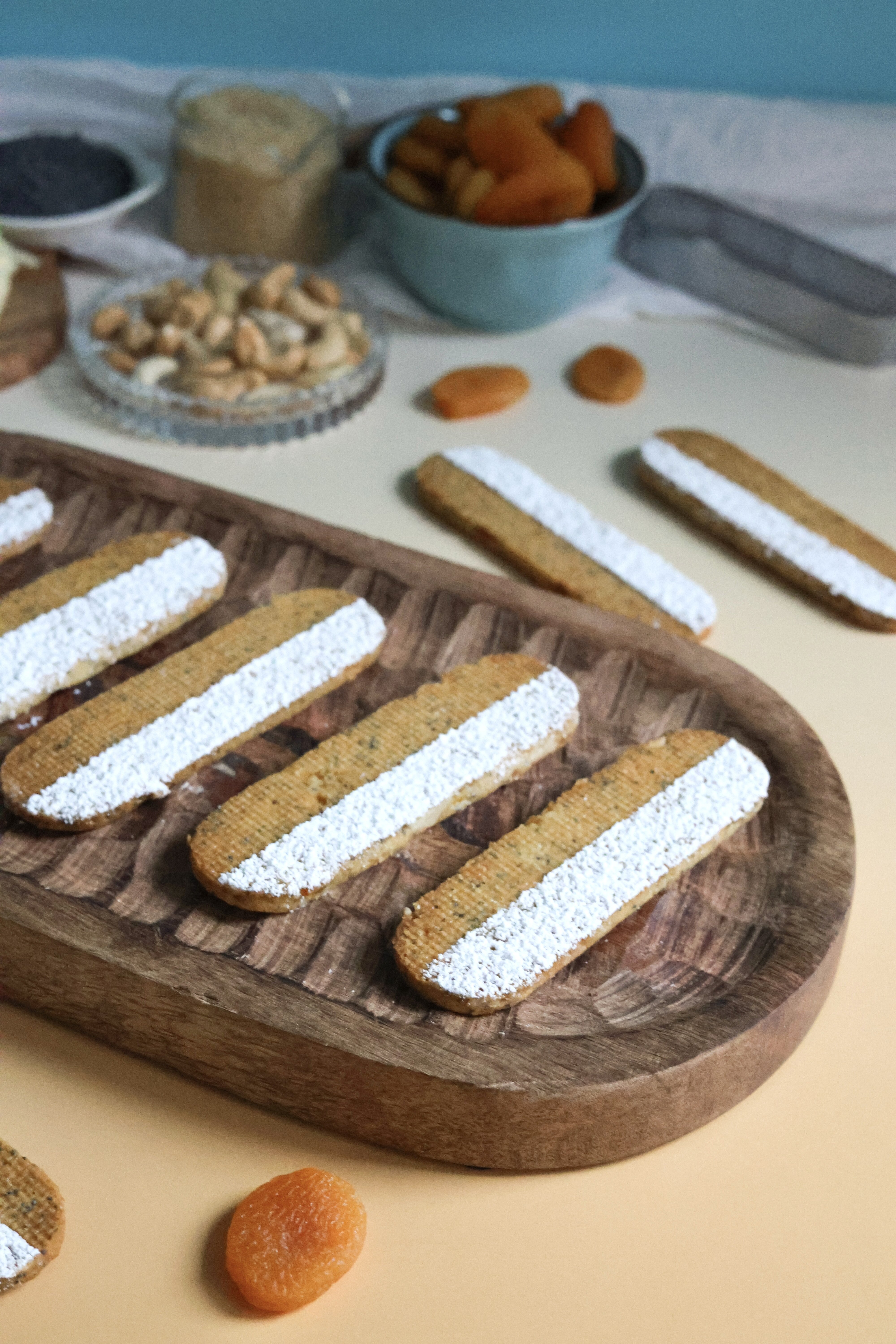 Biscotti alle albicocche, anacardi e cioccolato bianco biscotti alle albicocche, anacardi, cioccolato bianco