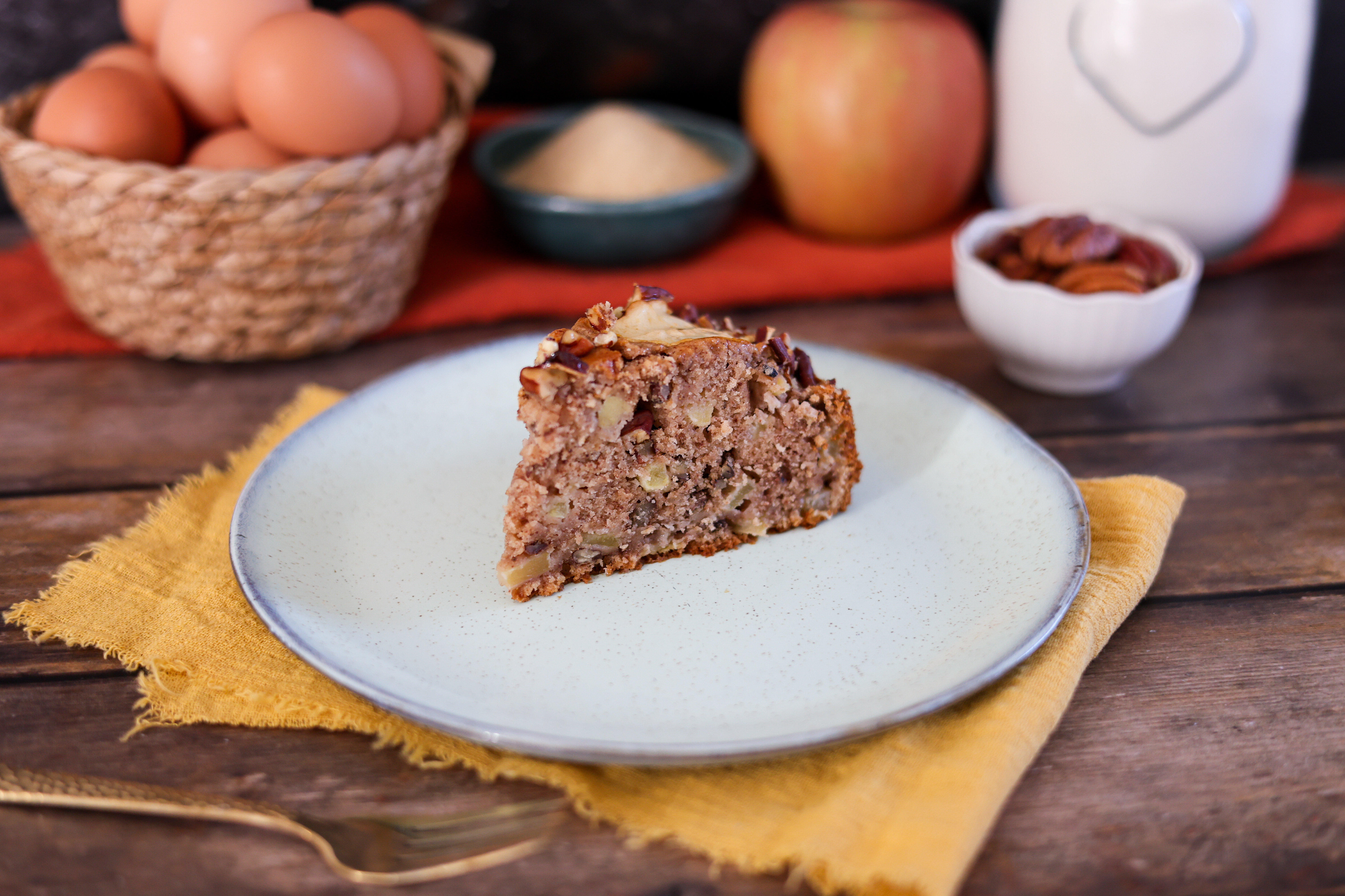 Torta alle mele con ricotta e noci pecan tostate