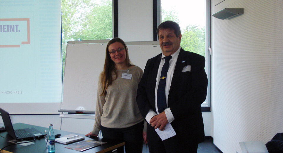 JTdCJTIyaXQlMjIlM0ElMjJBbnplaWdlbndlcmJ1bmclMjAlRTIlODAlOTNiaWxkLTFfa29udmV4LXZpc3VlbGxlLWtvbW11bmlrYXRpb24lMjIlN0Q=