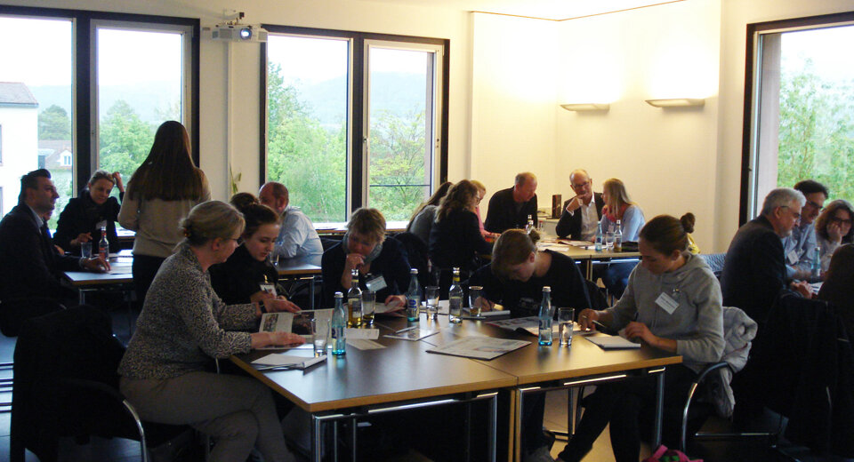 JTdCJTIyaXQlMjIlM0ElMjJBbnplaWdlbndlcmJ1bmclMjAlRTIlODAlOTNiaWxkLTJfa29udmV4LXZpc3VlbGxlLWtvbW11bmlrYXRpb24lMjIlN0Q=