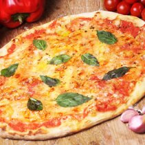pizza okragla serwowana w pizerniach lub na telefon, tzw. pizza okragla serwowana w pizerniach lub na telefon, tzw.