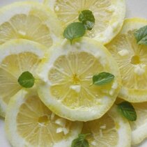 salatka z cedra, miety i czosnku salatka z cedra, miety i czosnku