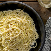 spaghetti z sosem cytrynowym i pieprzem