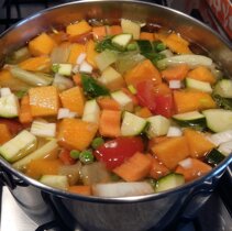 minestrone tylko z warzyw, z dodatkiem dyni
