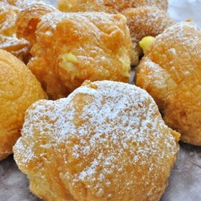 smazone ptysie San Giuseppe z kremem