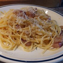moja carbonara moje dzielo z serem pecorino zbyt swiezym niestety- starl mi sie na wiorki