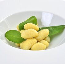najczesciej spotykana forma klusek gnocchi, dekoracja zabkami widelca najczesciej spotykana forma klusek gnocchi, dekoracja zabkami widelca