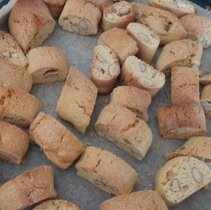 Pieczemy cantucci do ich zrumienienia. Pieczemy cantucci do ich zrumienienia.
