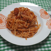 spaghetti z tunczykiem po rzymsku spaghetti z tunczykiem po rzymsku
