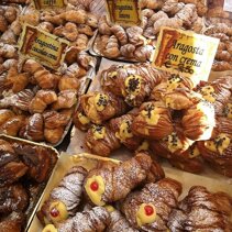 sfogliatelle i aragoste (homary) z kremem dyplomatycznym