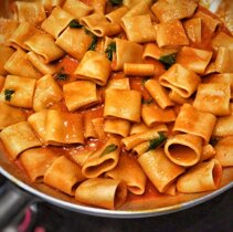 paccheri z sosem pomidorowym