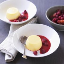 panna cotta z gotowanymi owocami panna cotta z gotowanymi owocami