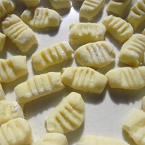 gnocchi udekorowane przy pomocy widelca gnocchi udekorowane przy pomocy widelca