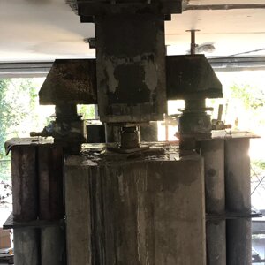 Sistema retrofit per inserimento isolatori sismici a scorrimento
