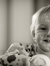 bambini-cinque-pasti-al-giorno-colazione-spuntino-pranzo-merenda-cena-tempo-nutrienti