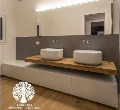mobile bagno laccato su misura con mensolone legno