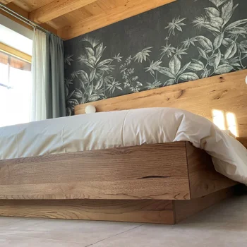 LETTO SOSPESO CON CONTENITORE IN LEGNO MASSELLO