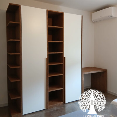 armadio su disegno laccato e legno