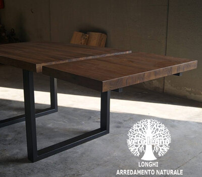 tavolo in legno con allunghe