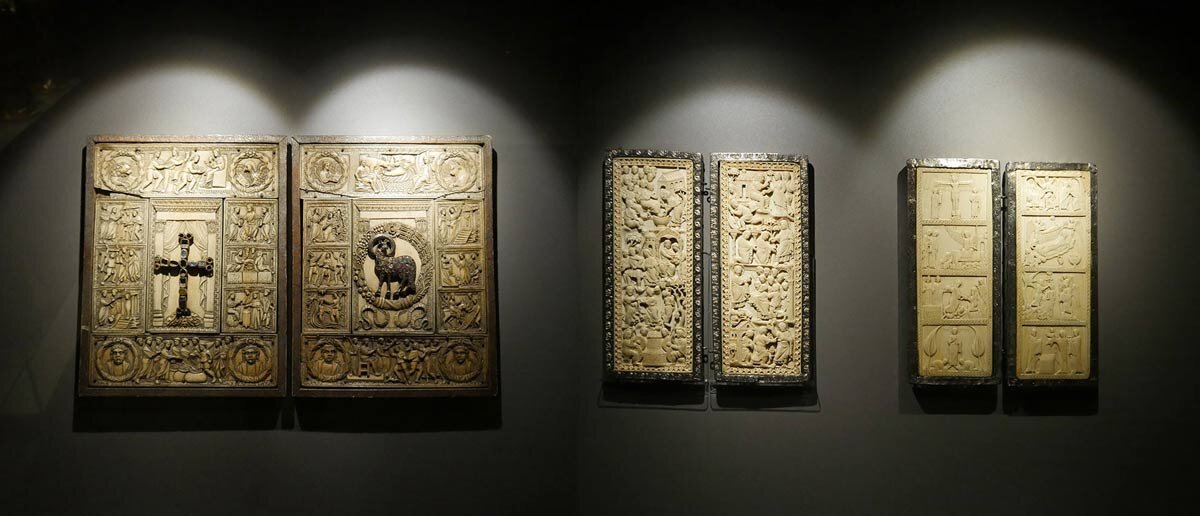 Le origini del dittico come modalità compositiva enll'arte Le origini del dittico come modalità compositiva enll'arte