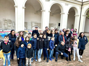 Visita guidata 17 dicembre 2023 Gruppo di alunni e genitori delle classe della docente e poetessa Lucia Ileana Pop