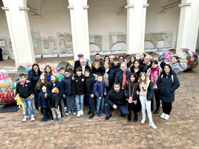 Visita guidata 17 dicembre 2023 Gruppo di alunni e genitori delle classi della docente e poetessa Lucia Ileana Pop