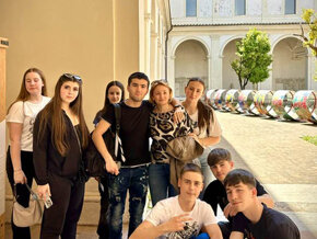 Visita guidata 4 aprile 2024 Gruppo di allievi accompagnati dalla docente e poetessa Lucia Ileana Pop