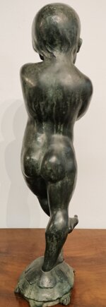 scultura-in-bronzo-bimbo-con-tartarughe