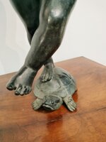 scultura-in-bronzo-bimbo-con-tartarughe