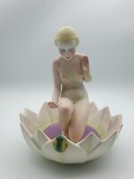 ronzan-magnifica-statuina-donna-con-rana