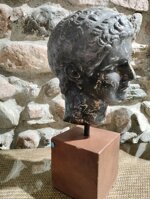 magnifica-testa-in-marmo