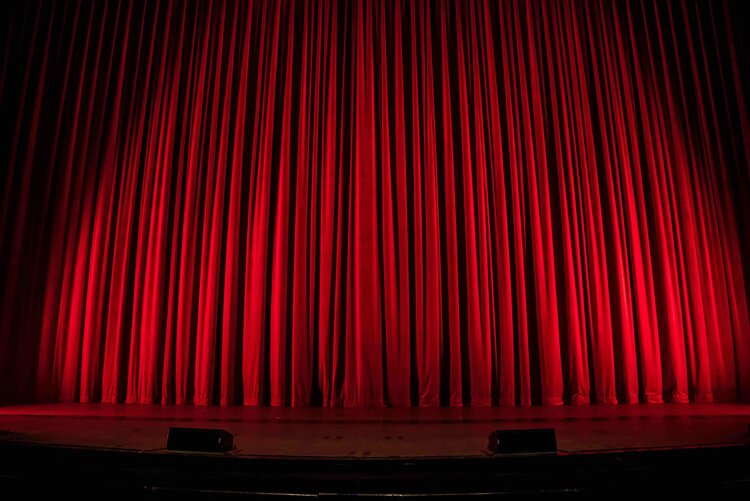 sipario teatro rosso acceso