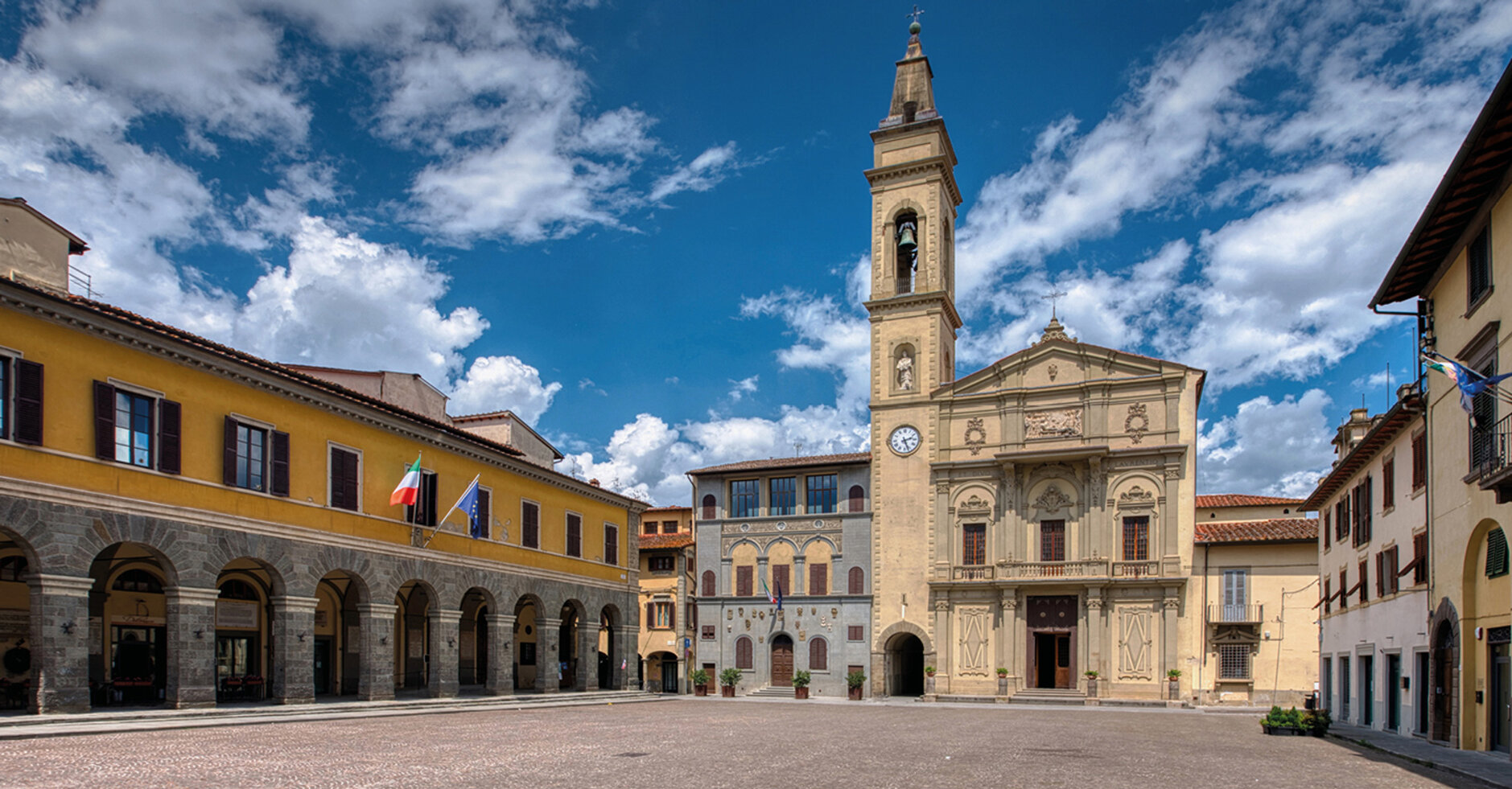 Montevarchi piazza centrale centro storico