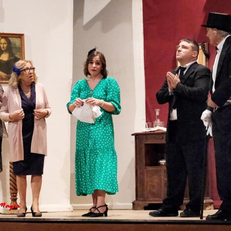 attori in scena commedia