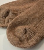 calza-lana-cammello-e-pecora-filo-fine-naturale-corto