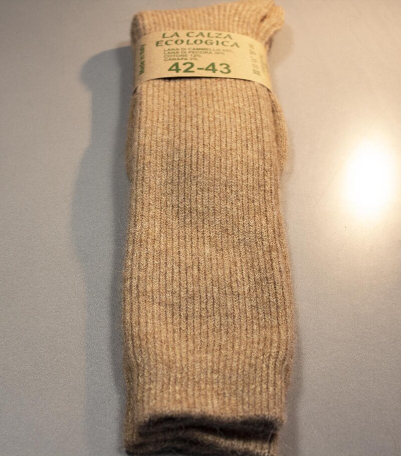 calza-lana-cammello-e-pecora-filo-fine-naturale-lungo