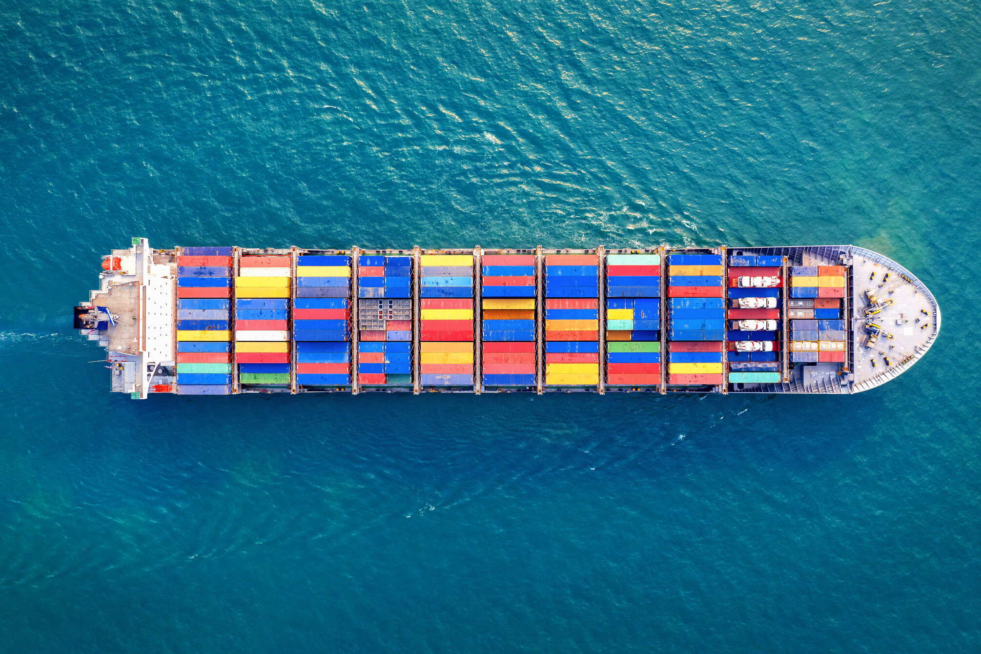 vista-aerea-della-nave-da-carico-portacontainer-mare.jpeg