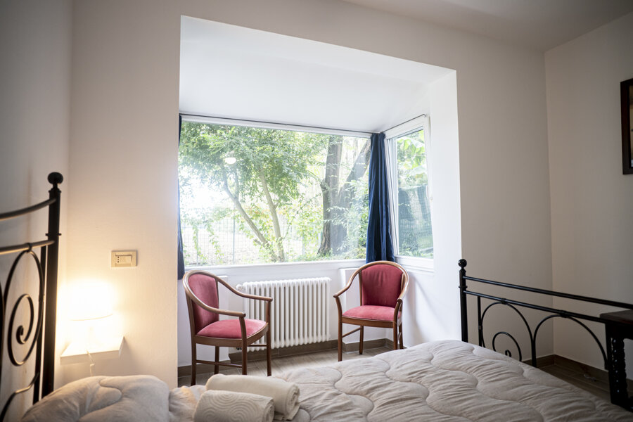 Un angolo romantico in ogni camera da letto di A Casa di Lucio immersa nella luce