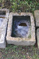 antica-vasca-in-pietra-lavandino-fioriera-da-giardino-n126-44x35